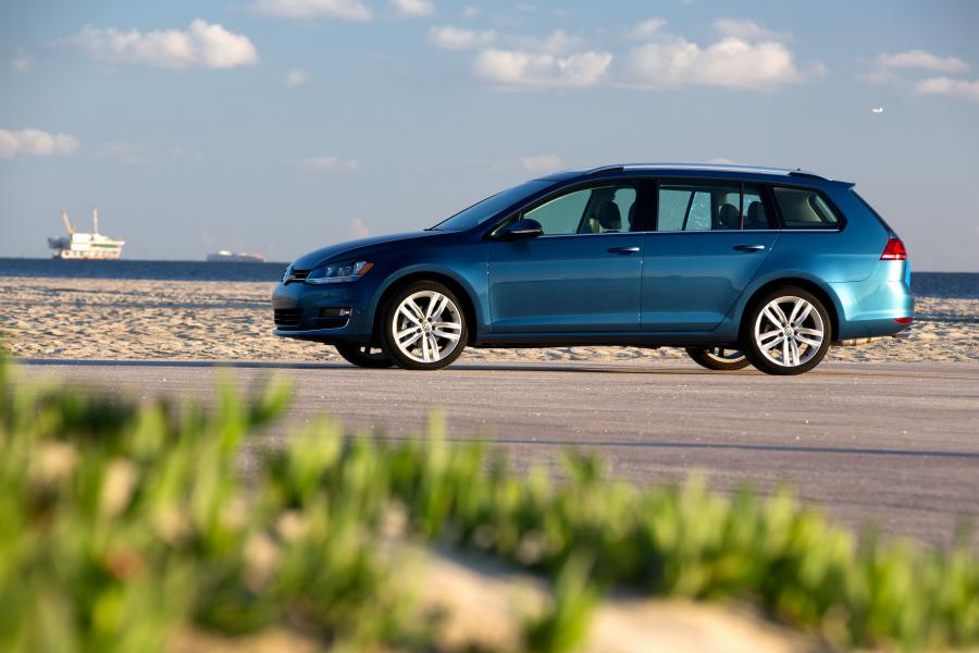  Volkswagen Golf SportWagen 2015 года  (US) (фото 9 из 25)